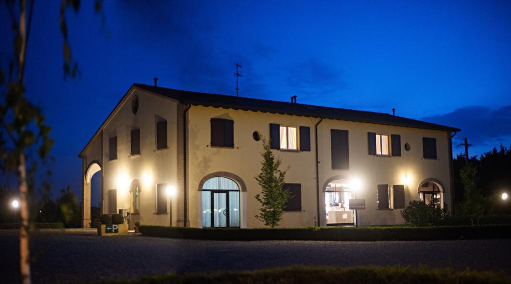 Гостевой дом Agriturismo Il Mondo Парма Экстерьер фото